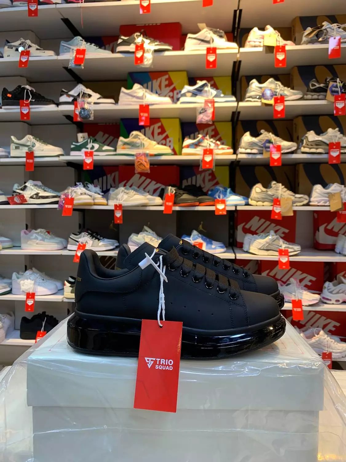 Alexander McQueen helium black 1