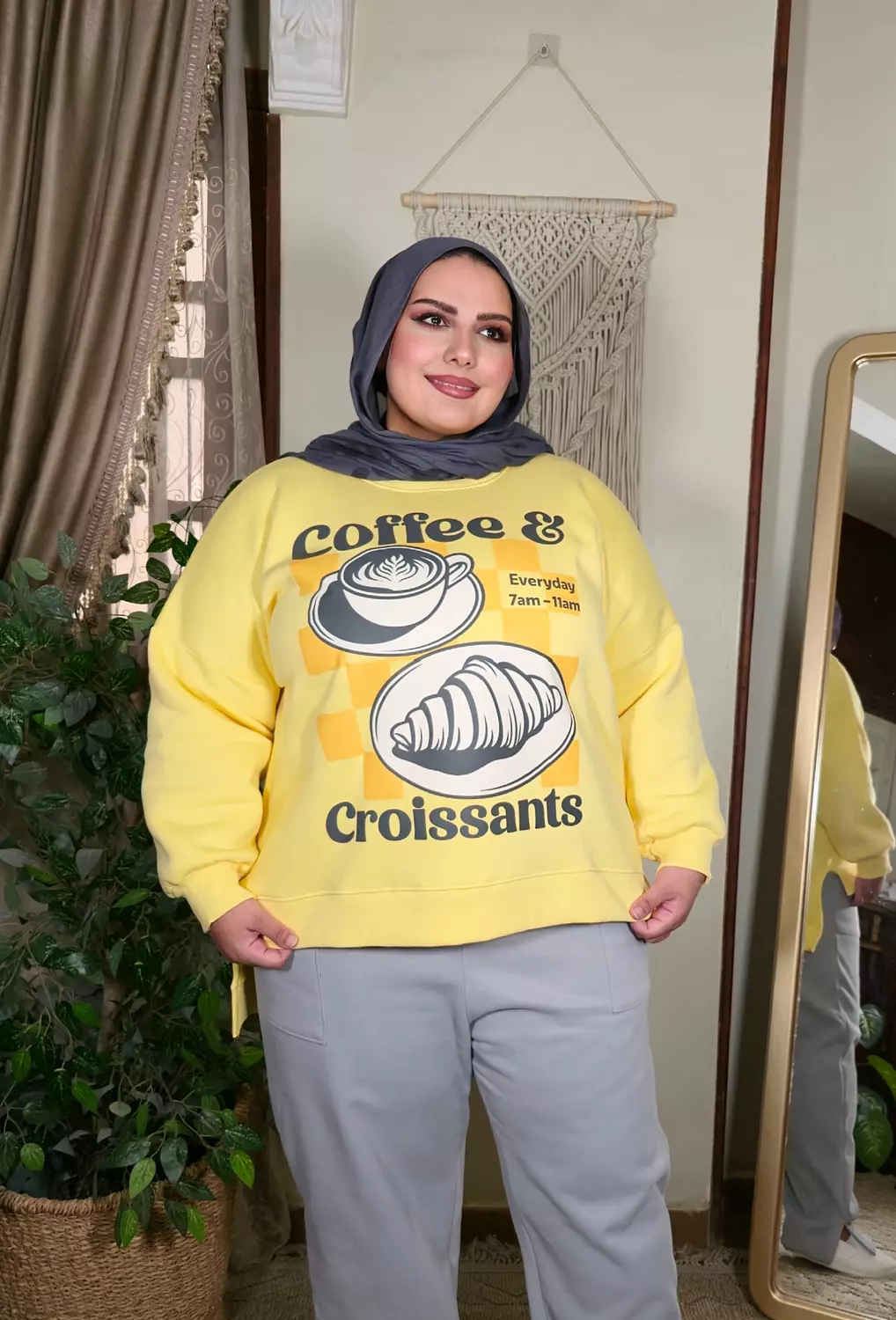 The crew neck in butter yellow image