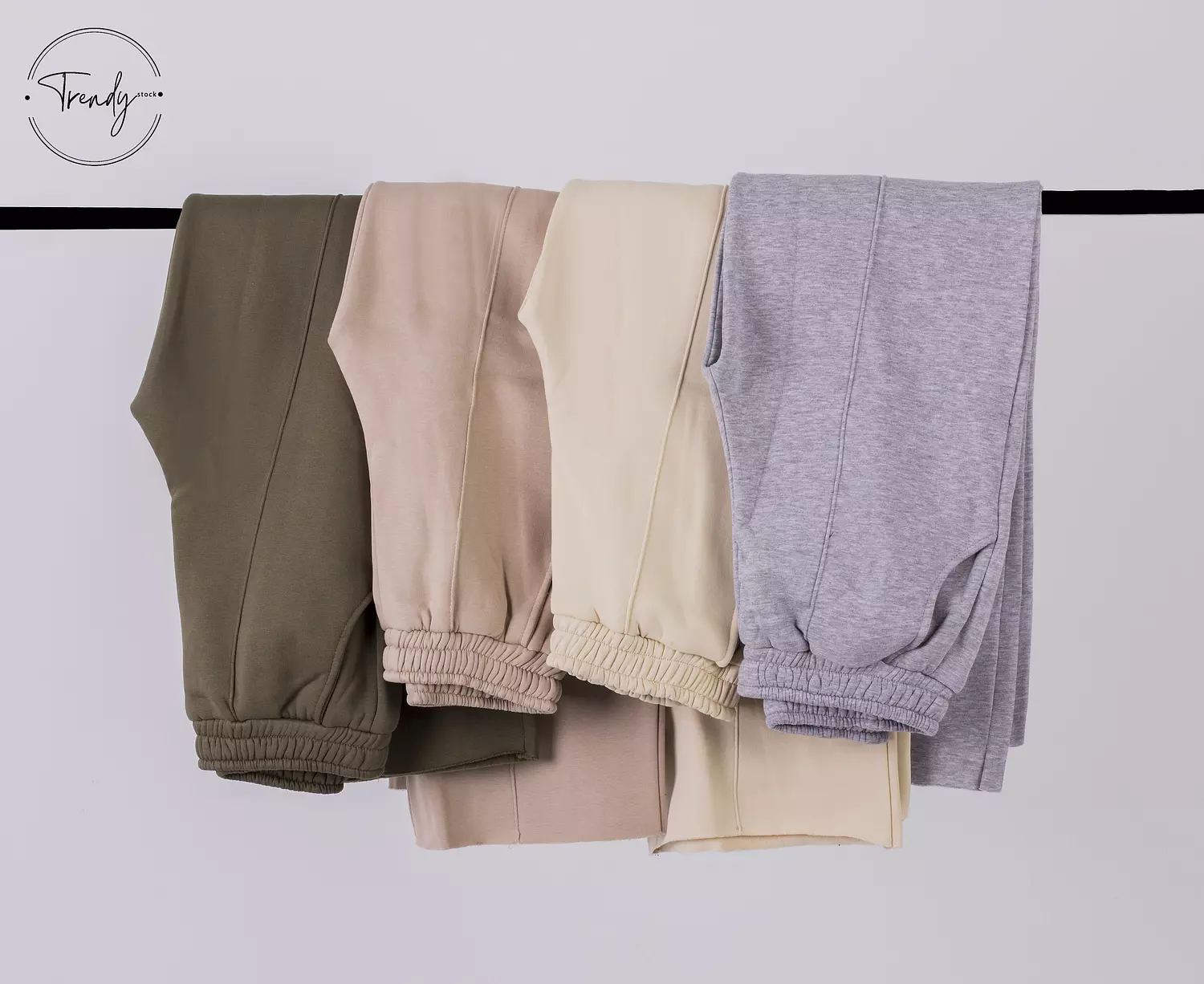 Plain Sweatpants 3