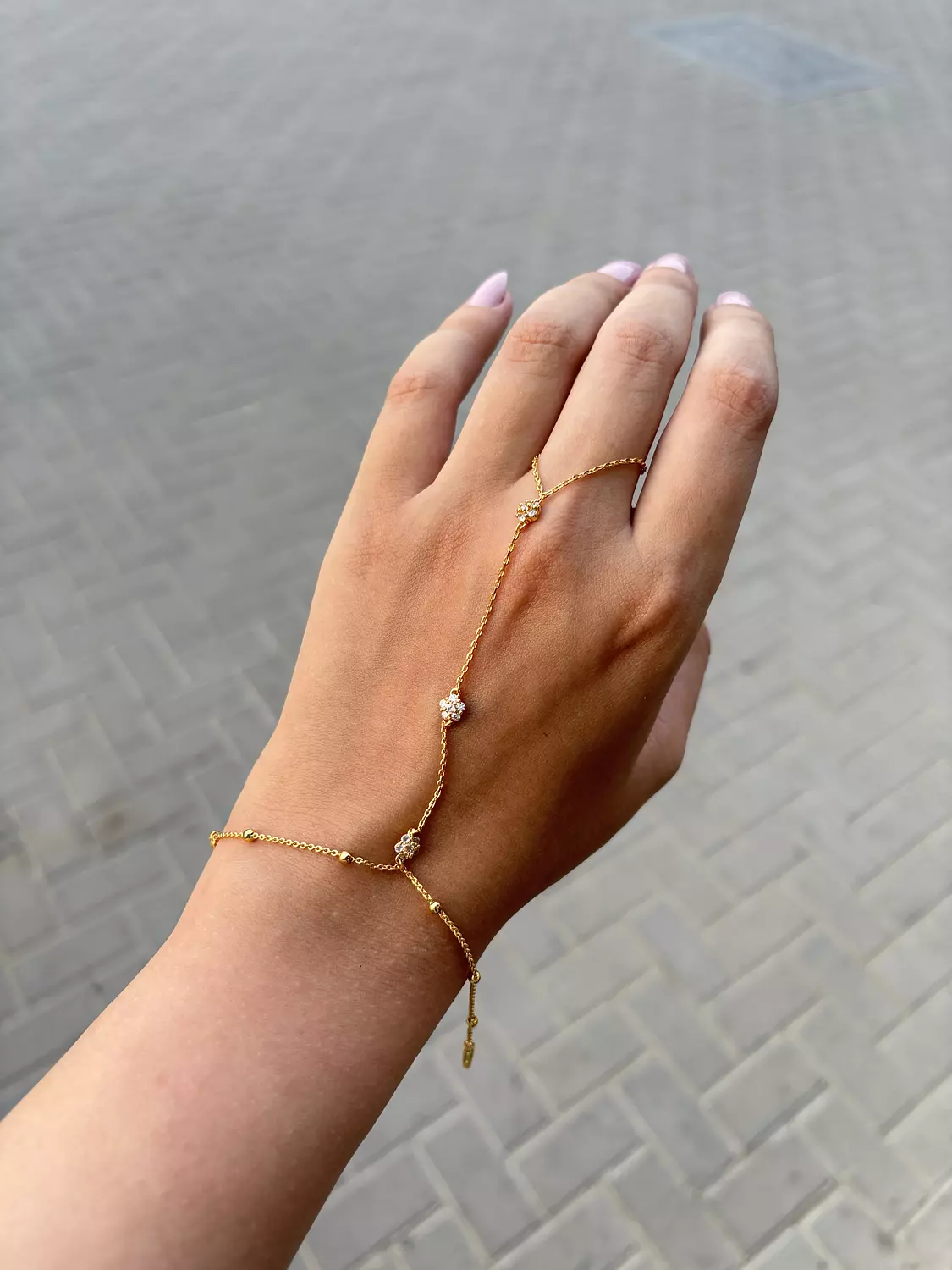 Flower dot handchain  image