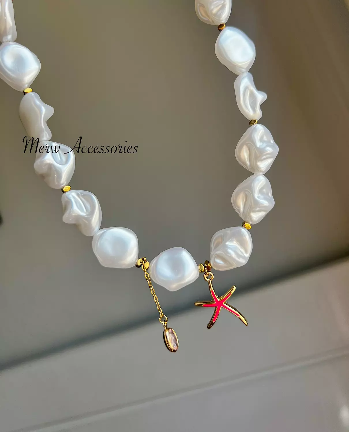 Pearl chockers ..5 3