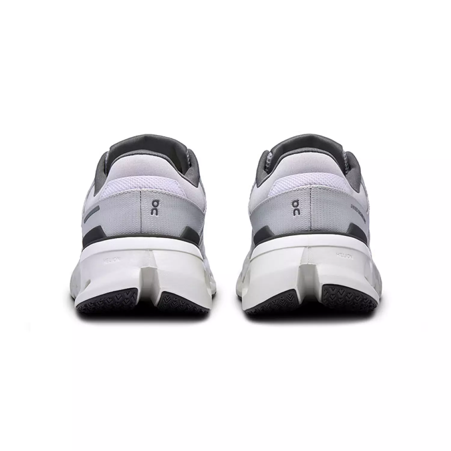 On CloudStratus 2 White Frost 4