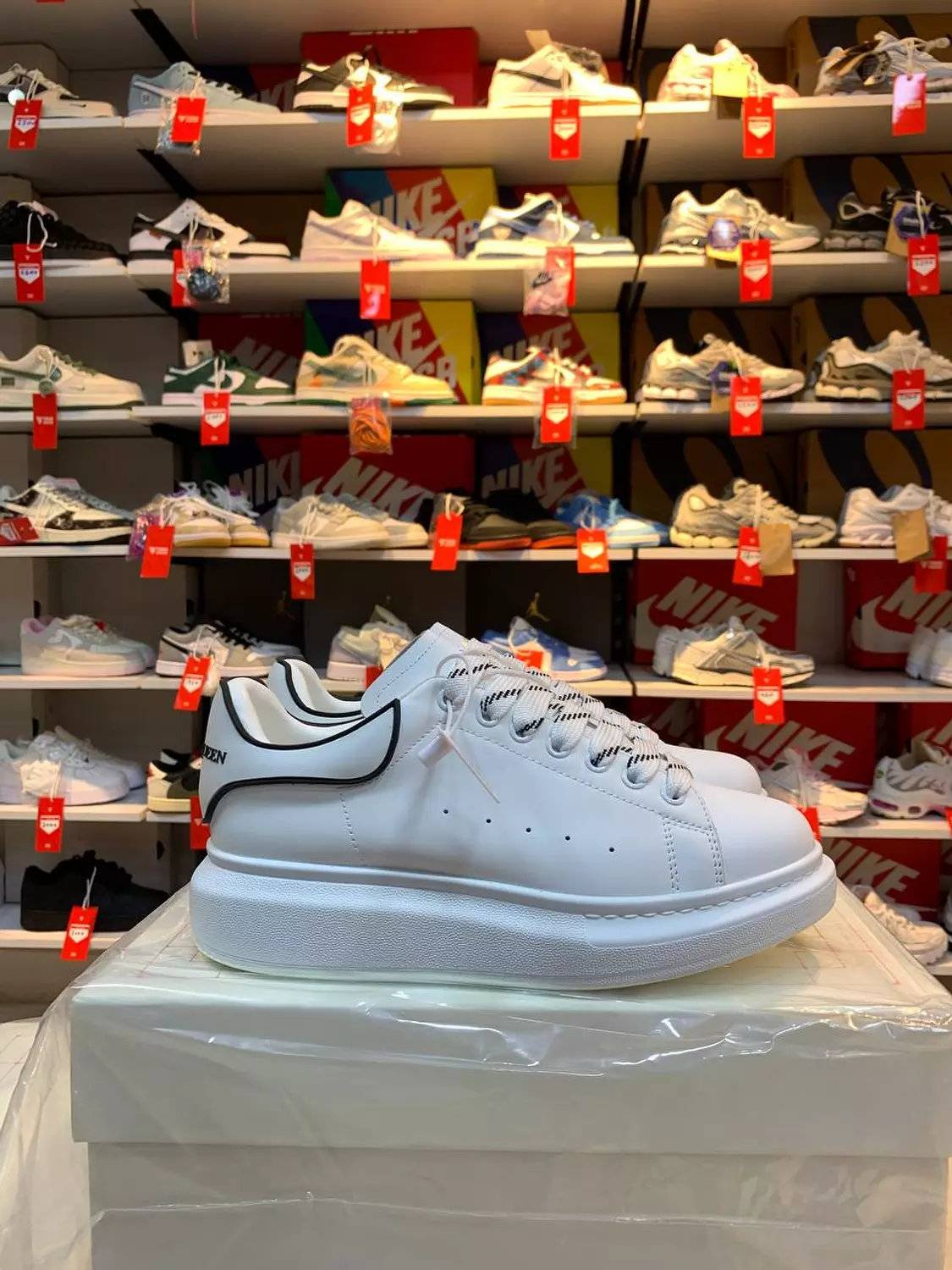 Alexander McQueen trim white  1