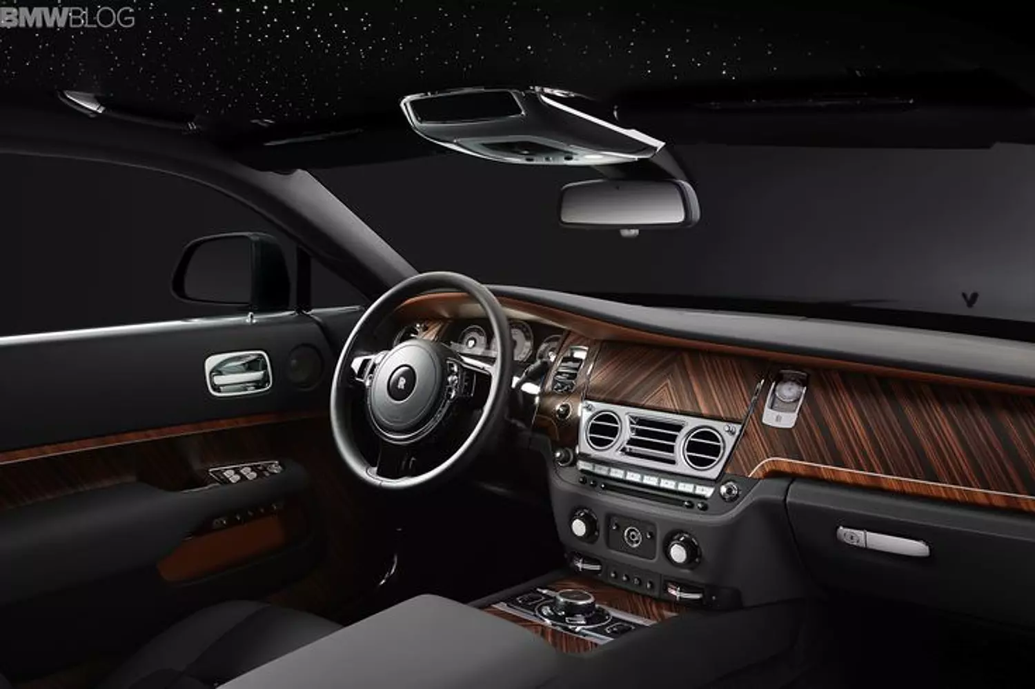 🎖️🌐 Rolls-Royce: Where Ancient Heritage Meets the Future of Luxury 1