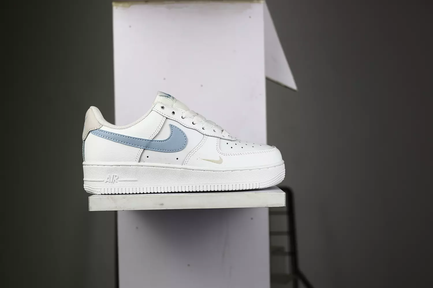 Nike Air Force 1 "07 LOW" 4