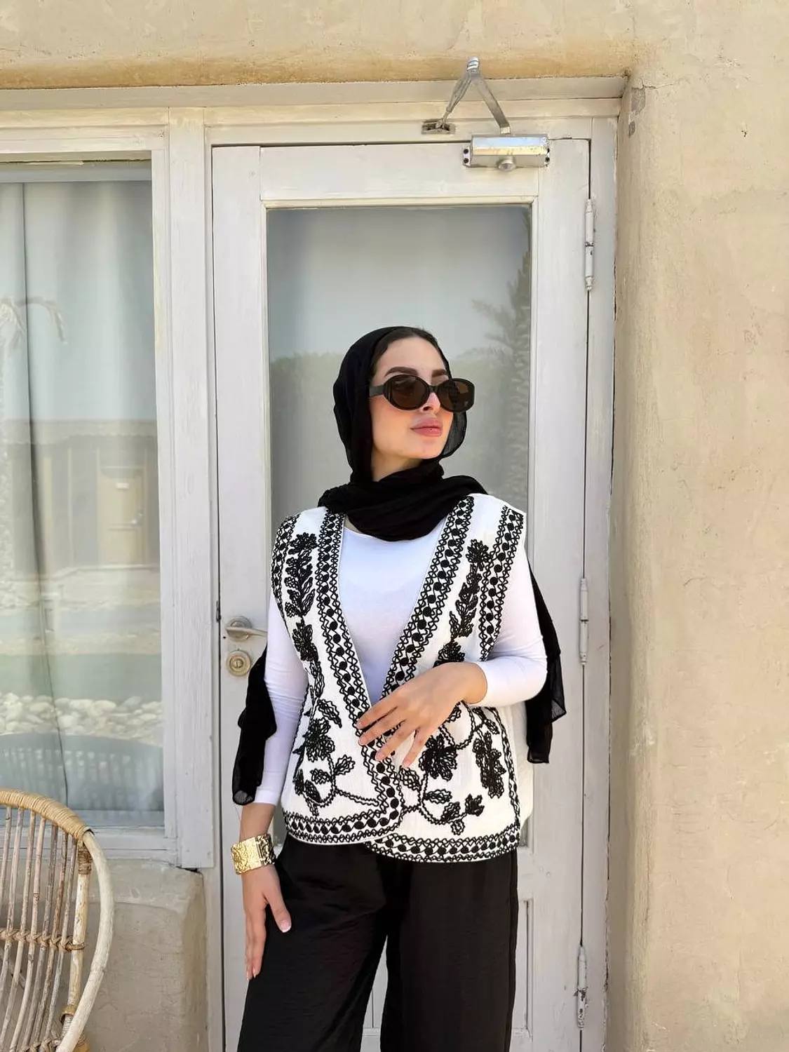 Black rose vest hover image
