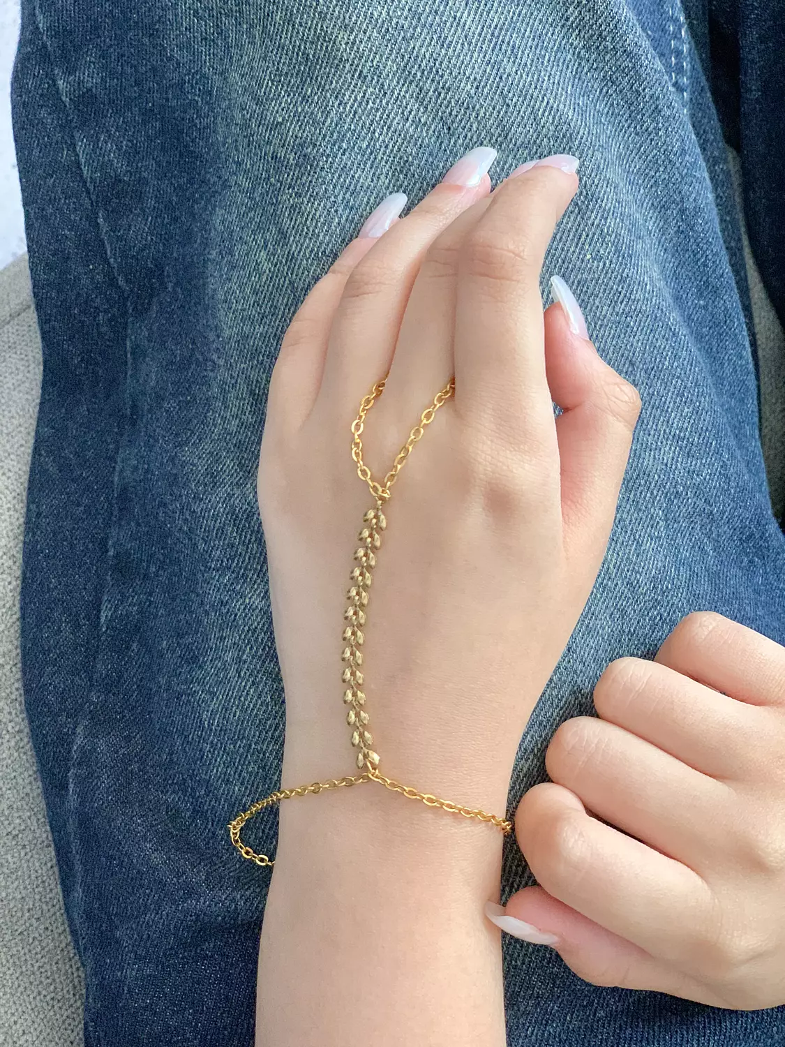 Huli hand chain 1