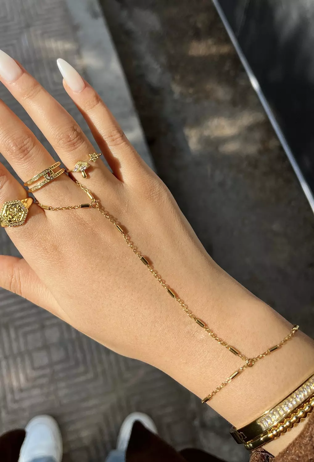 Mialy Hand Chain image