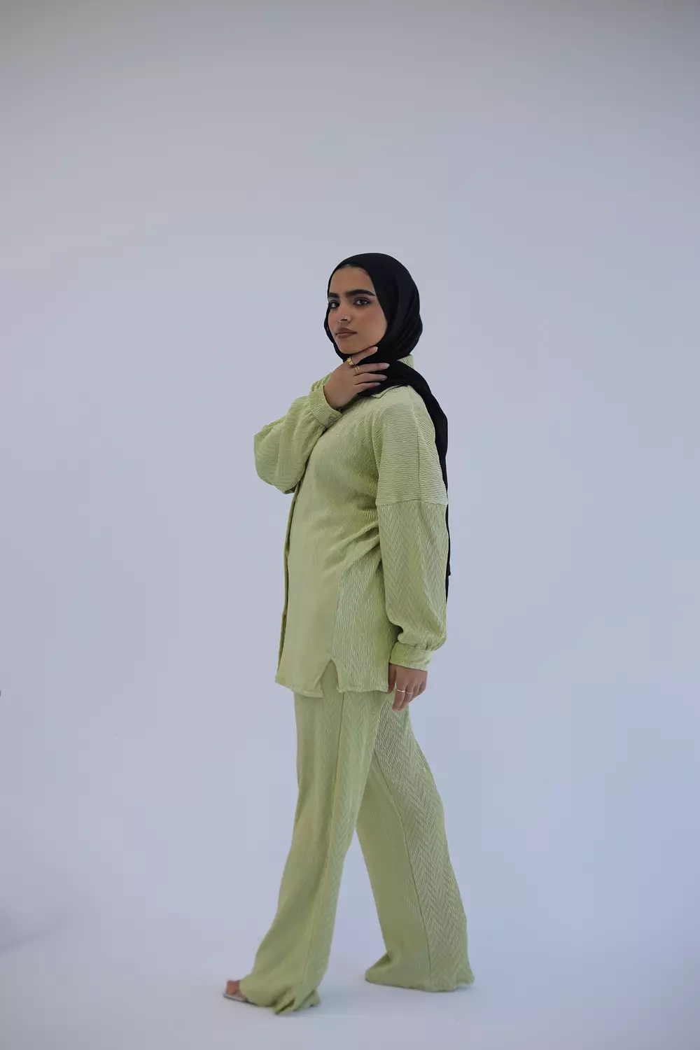 Yellow wavy suit image