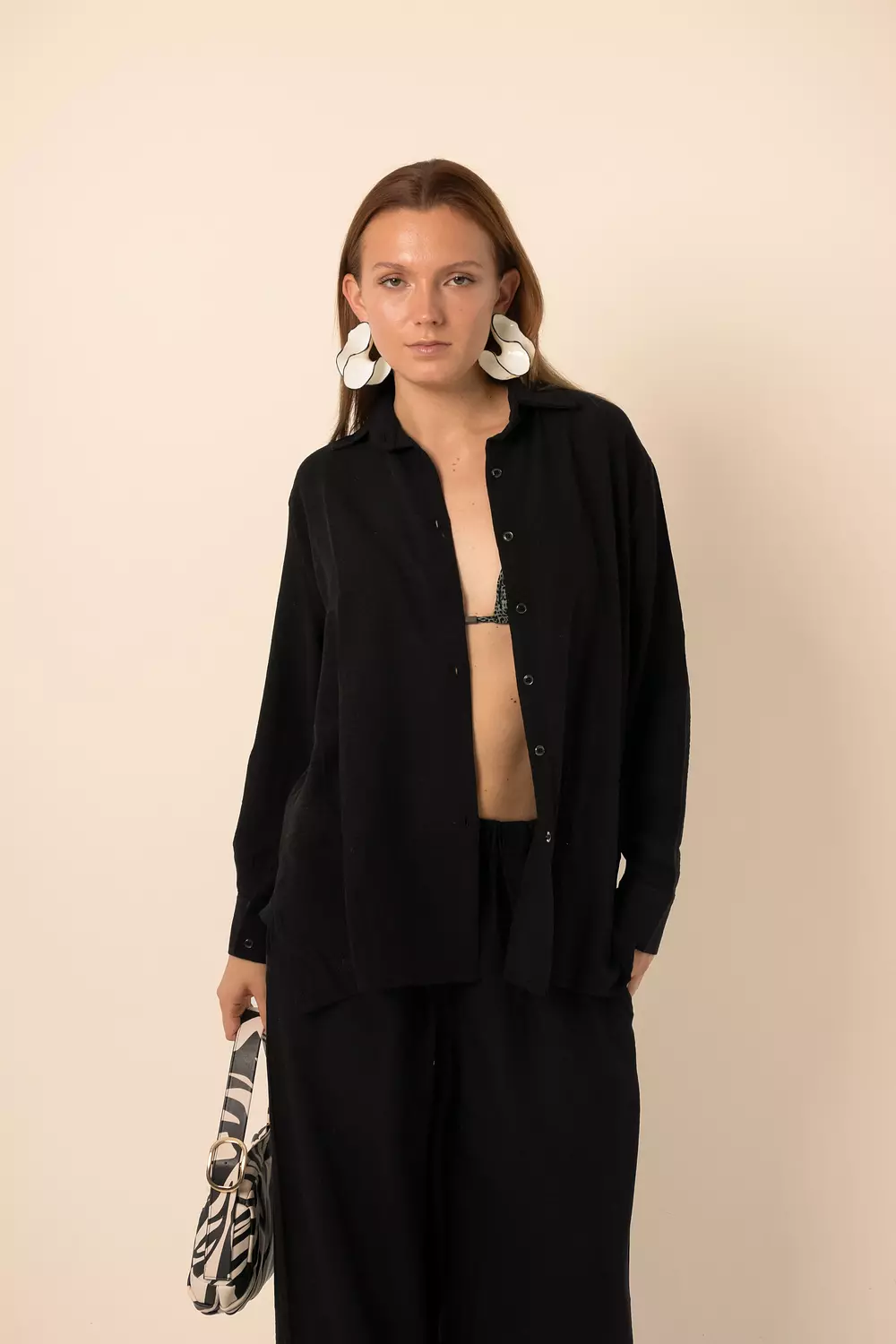 <p><strong>Oversized Shirt with side buttons - Black</strong></p>