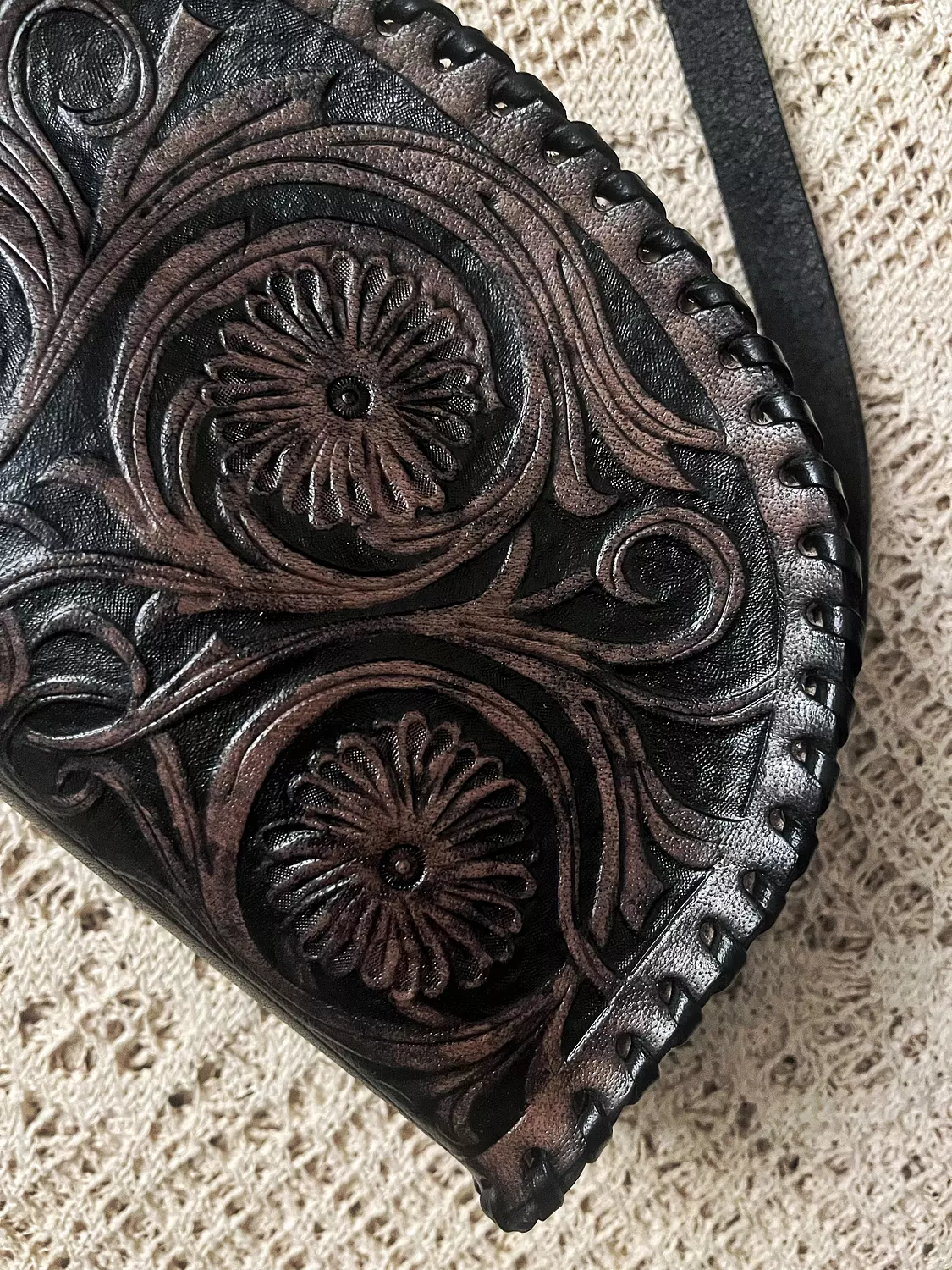 Floral Taco tooled leather bag zipped 8