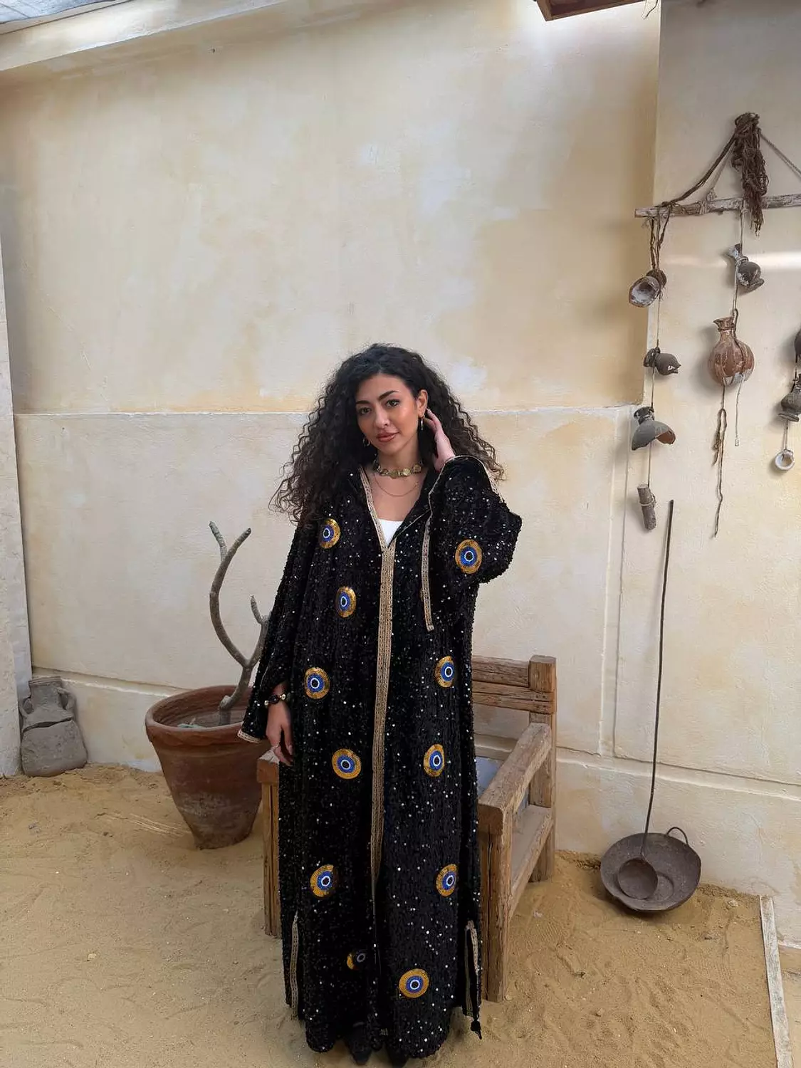 The glittery eyes abaya  image