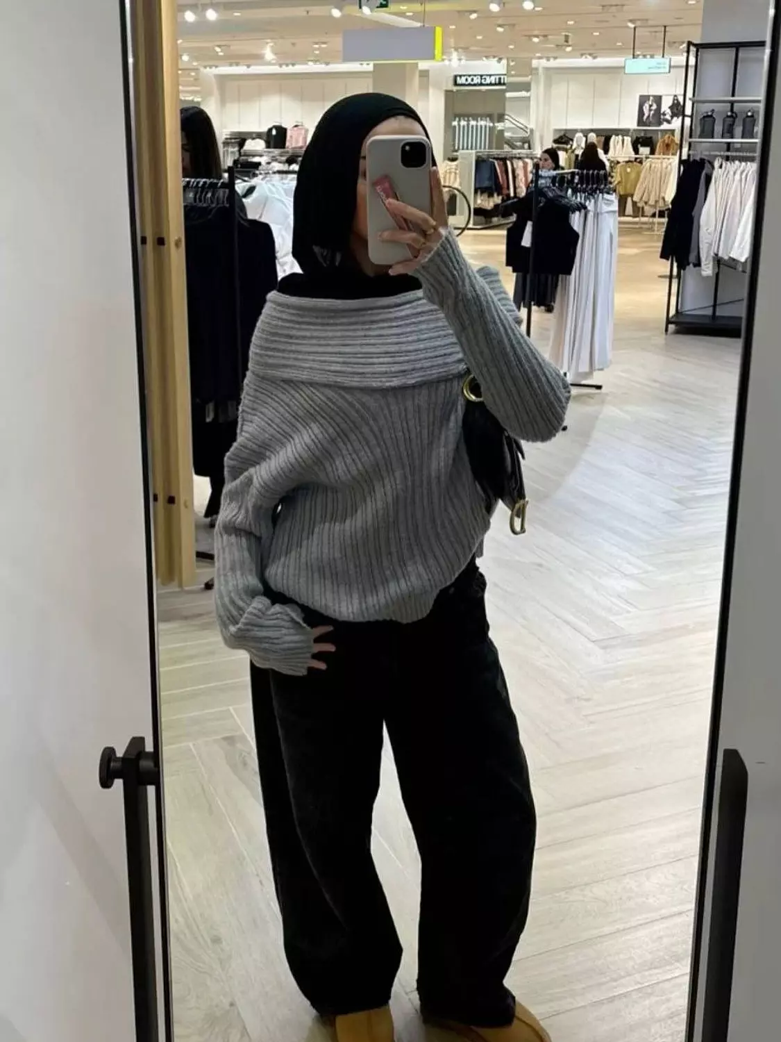 Offshoulder Pullover 3