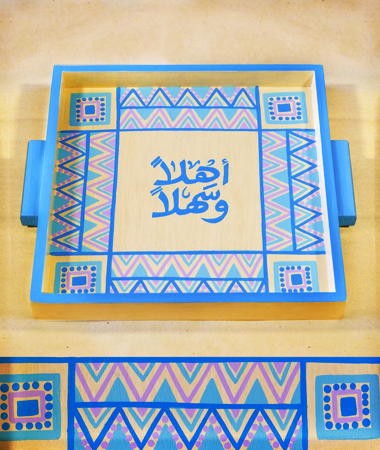 2 lines triangles purple tray  image
