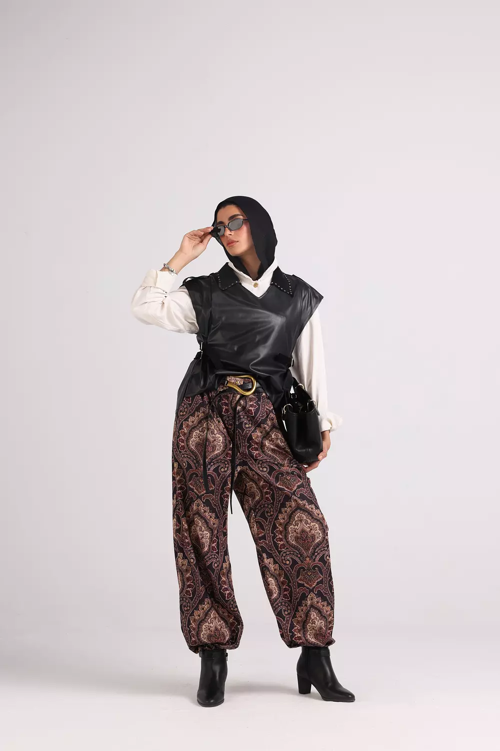 <p style="text-align: center"><span style="color: #a1895f">Vel-lux-Pants "Black"</span></p>