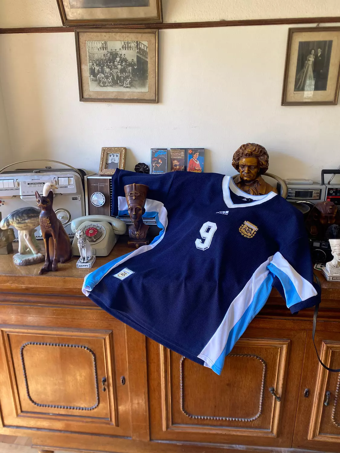 <p><span style="color: rgb(255, 255, 255)">Argentina 1998 Retro Jersey</span></p>