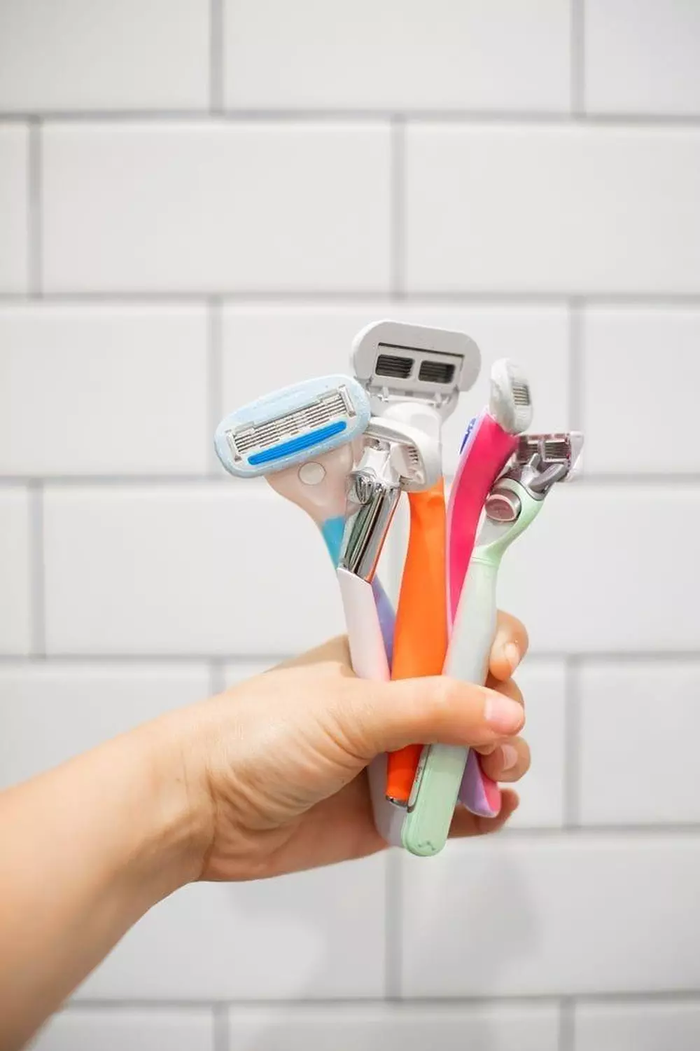 <p style="text-align: center"><strong>Razors</strong></p>