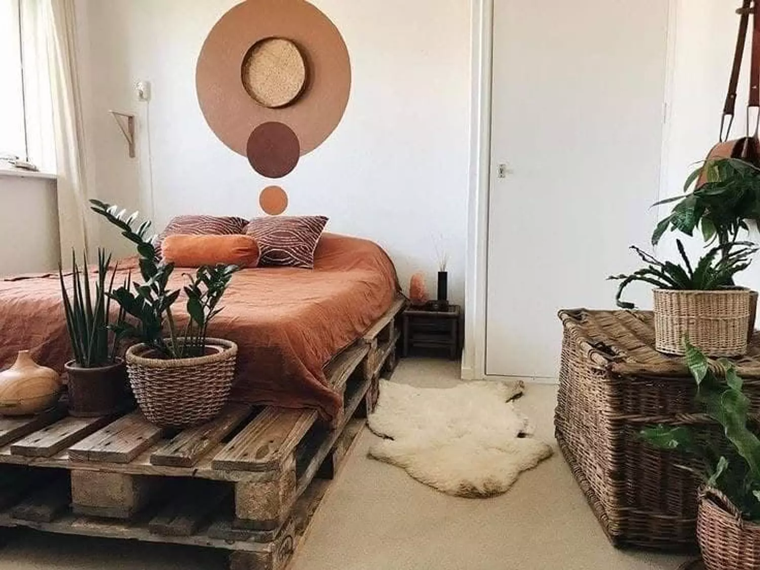 <h2 style="text-align: center"><strong>Pallet beds</strong></h2>