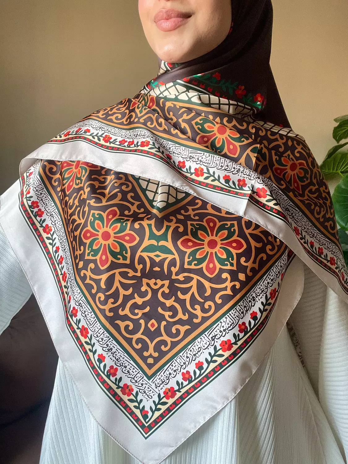 صَبورٌ وَلو لَم تَبقَ مِنّي بَقِيَّةٌ/سكارف image