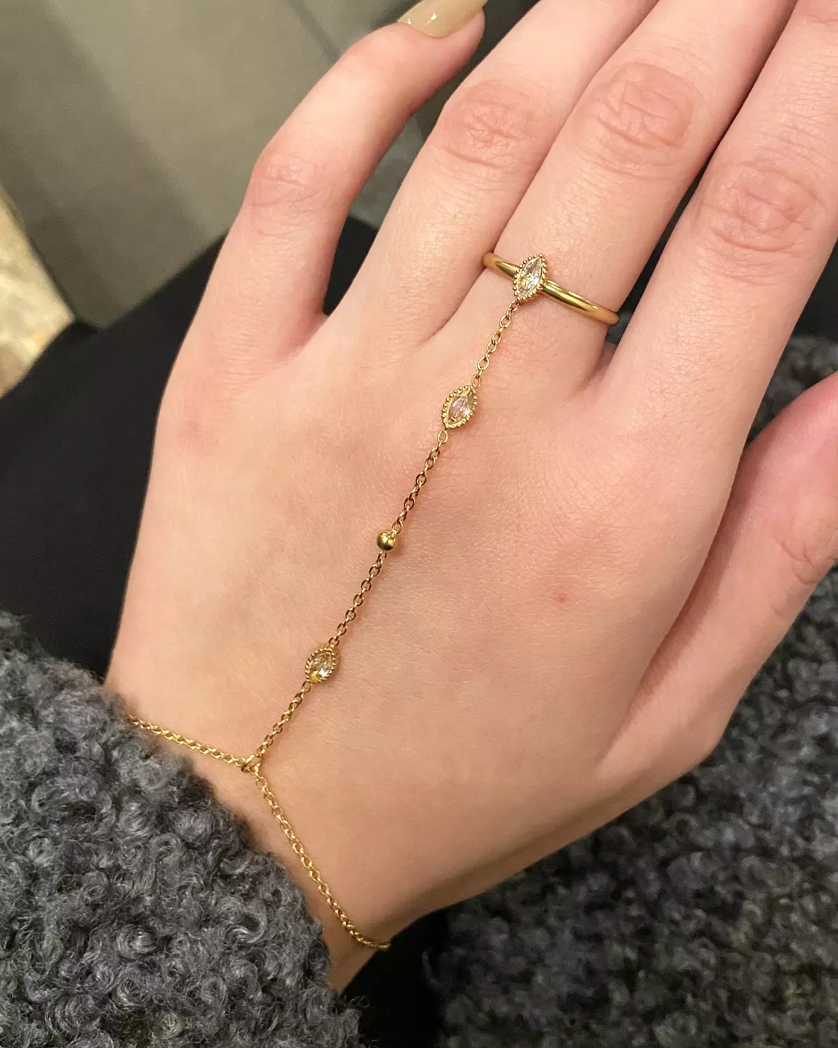 Stainless steel hand chain with ring  1