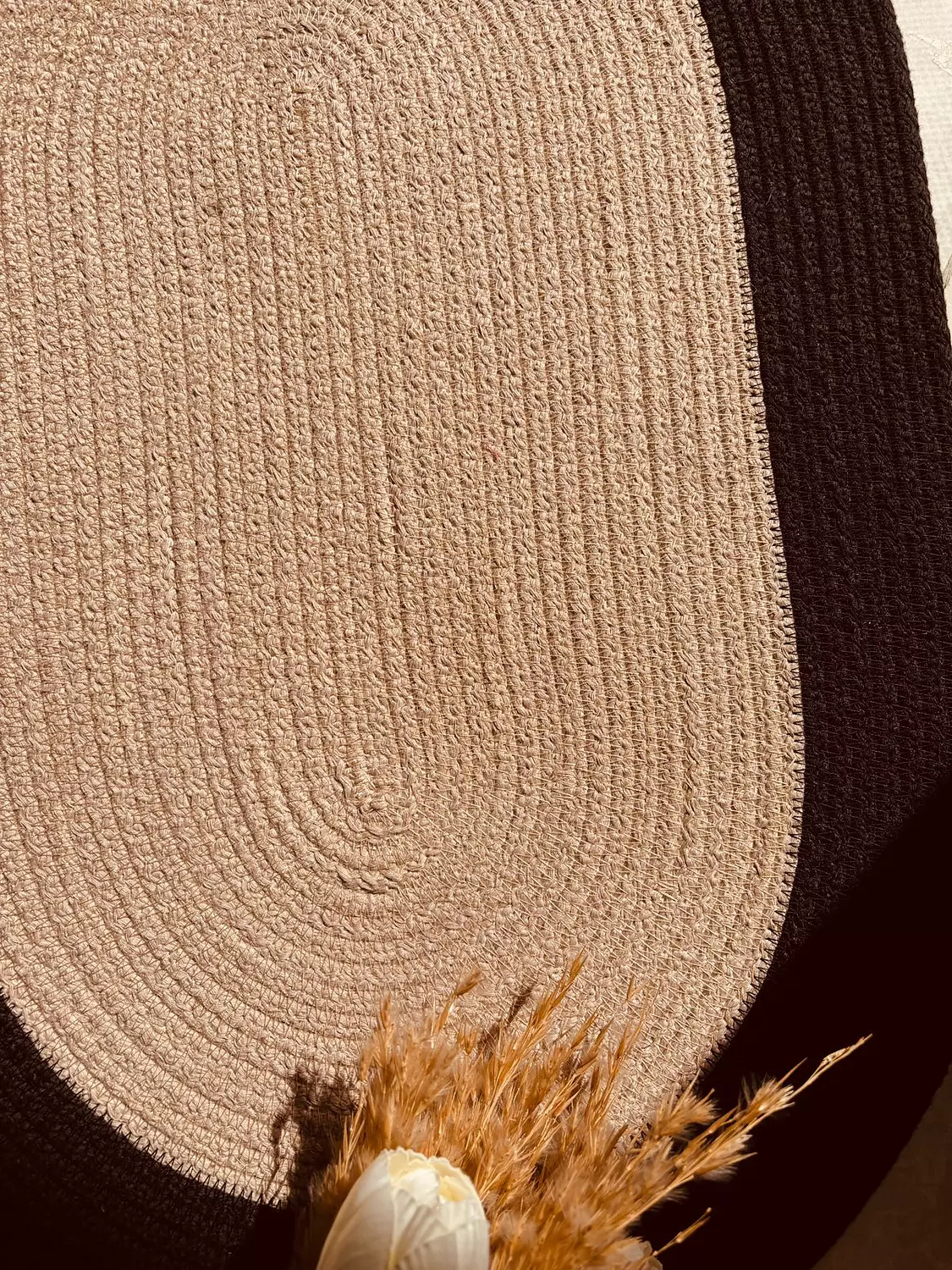 Oval lined Rug 4