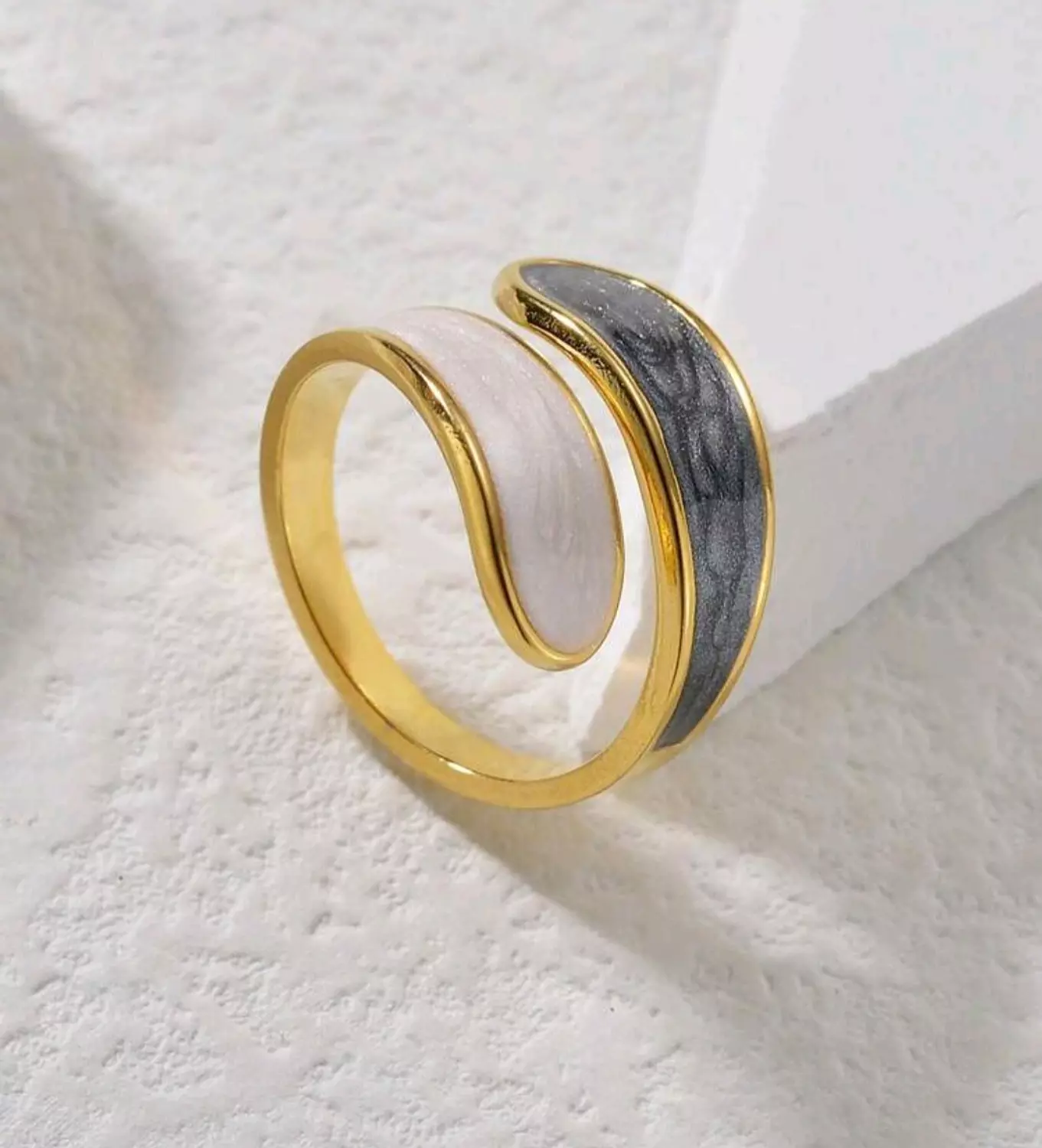 Ring R11 hover image