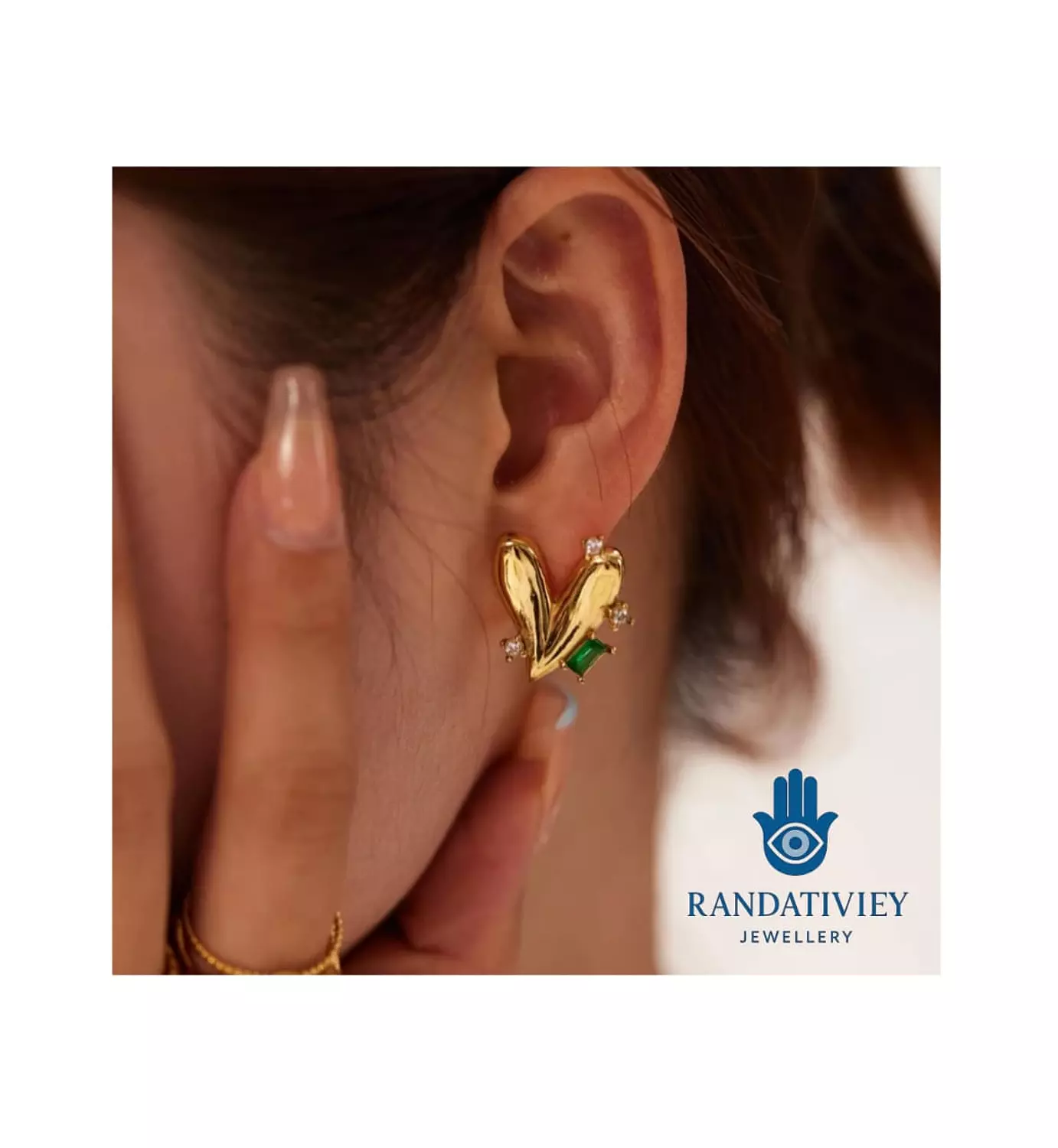 Golden Heart Statement Earrings 💚 2