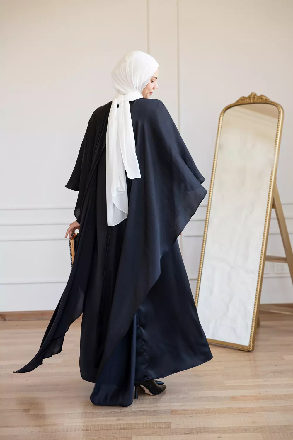  Shiny Lavish Cape 045 3