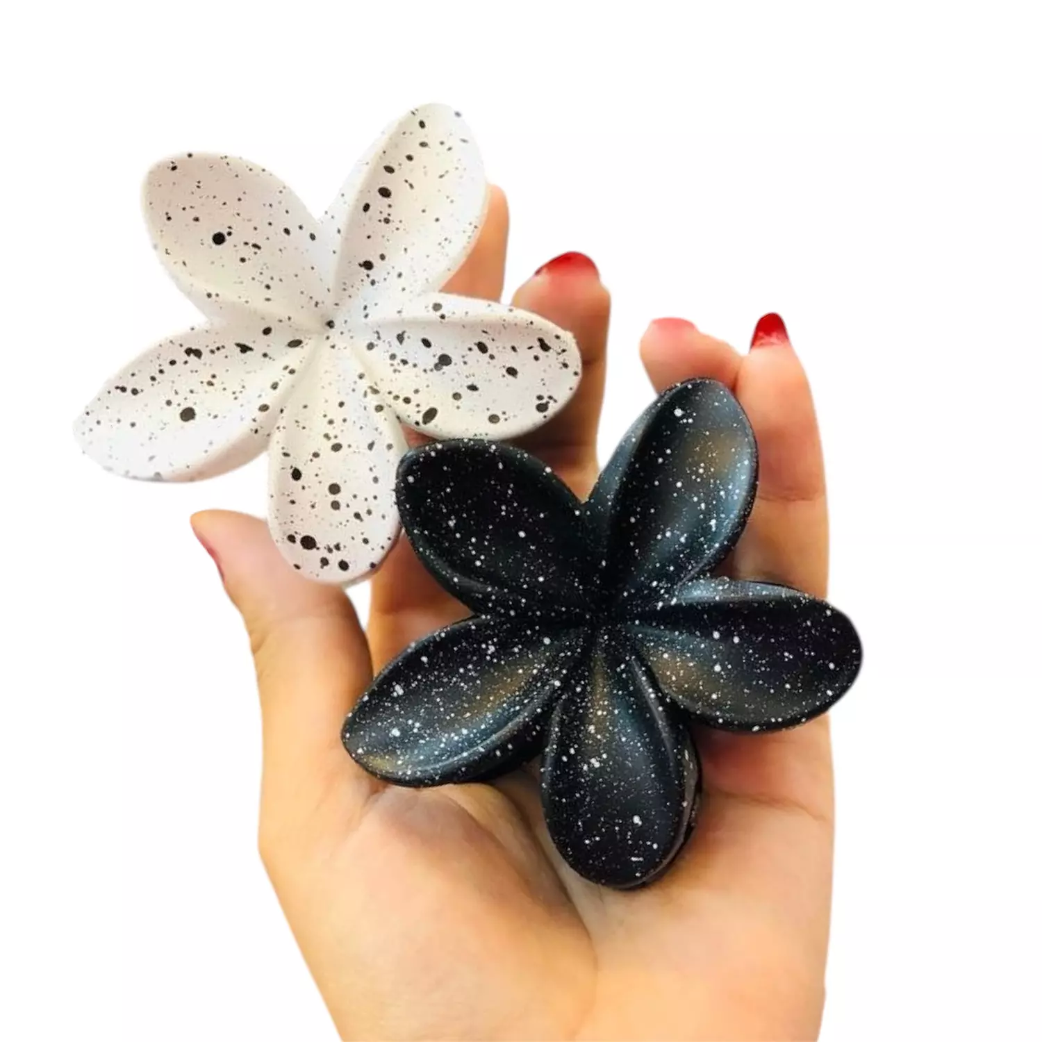<p style="text-align: center">1 Pc Splashed Plumeria Claw Clip</p>