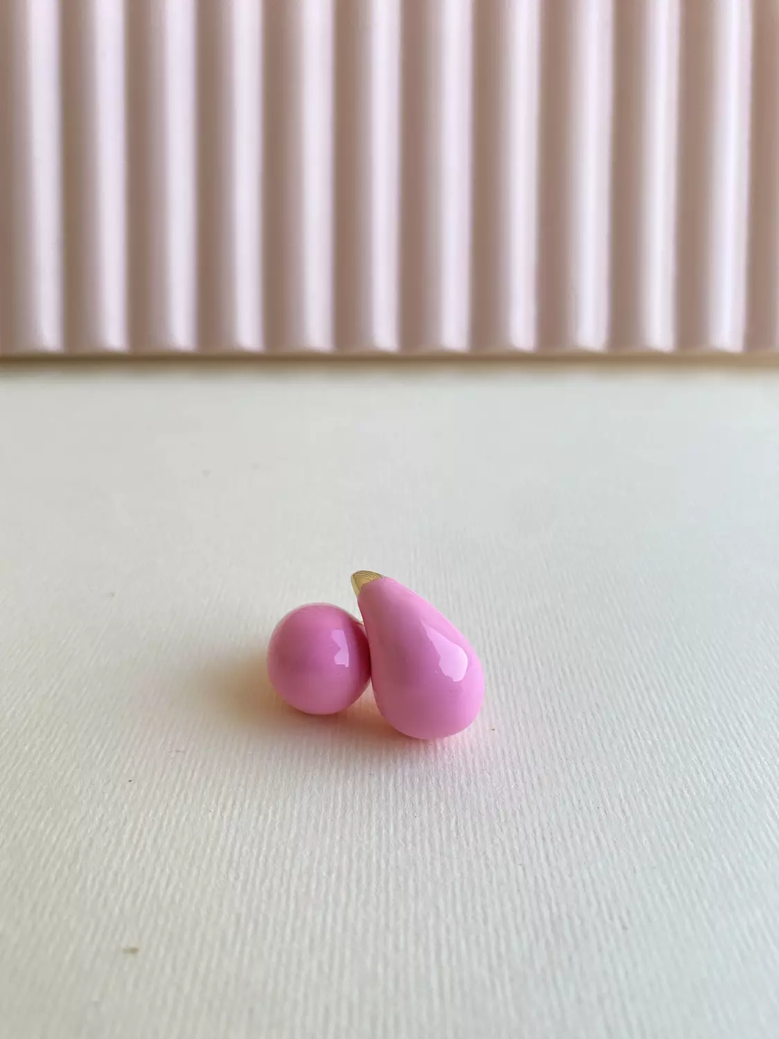 Pink oval earring  image