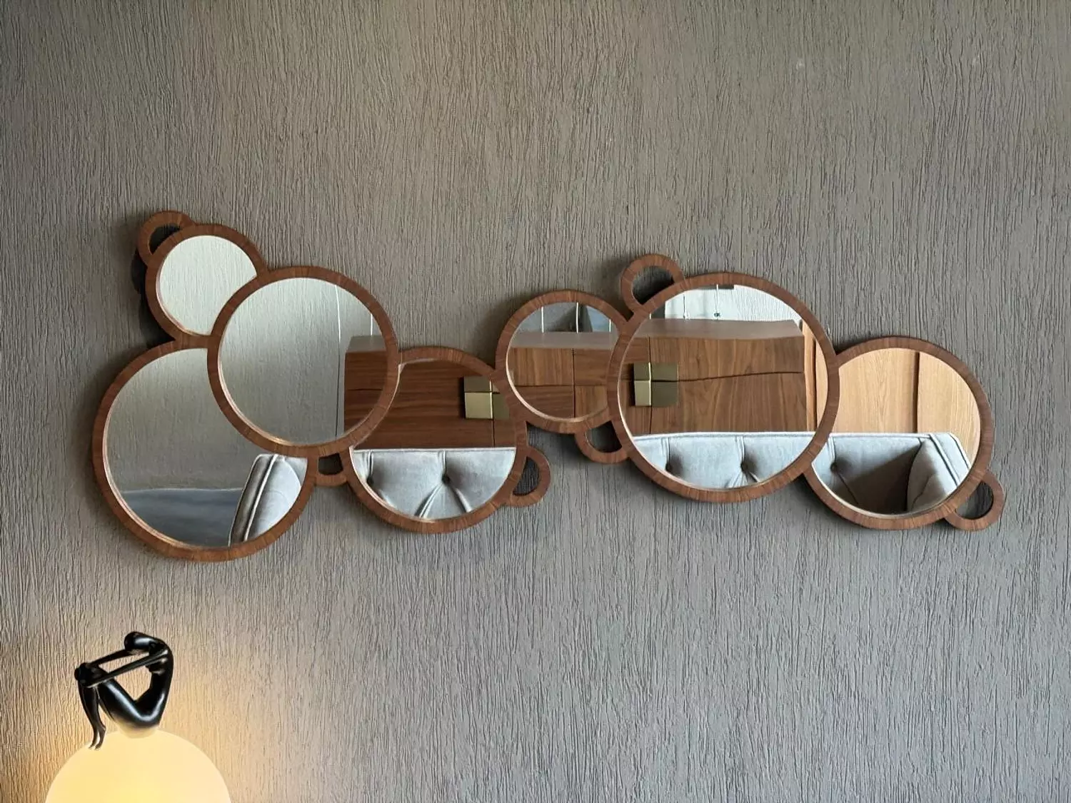 Bubbles mirrors image