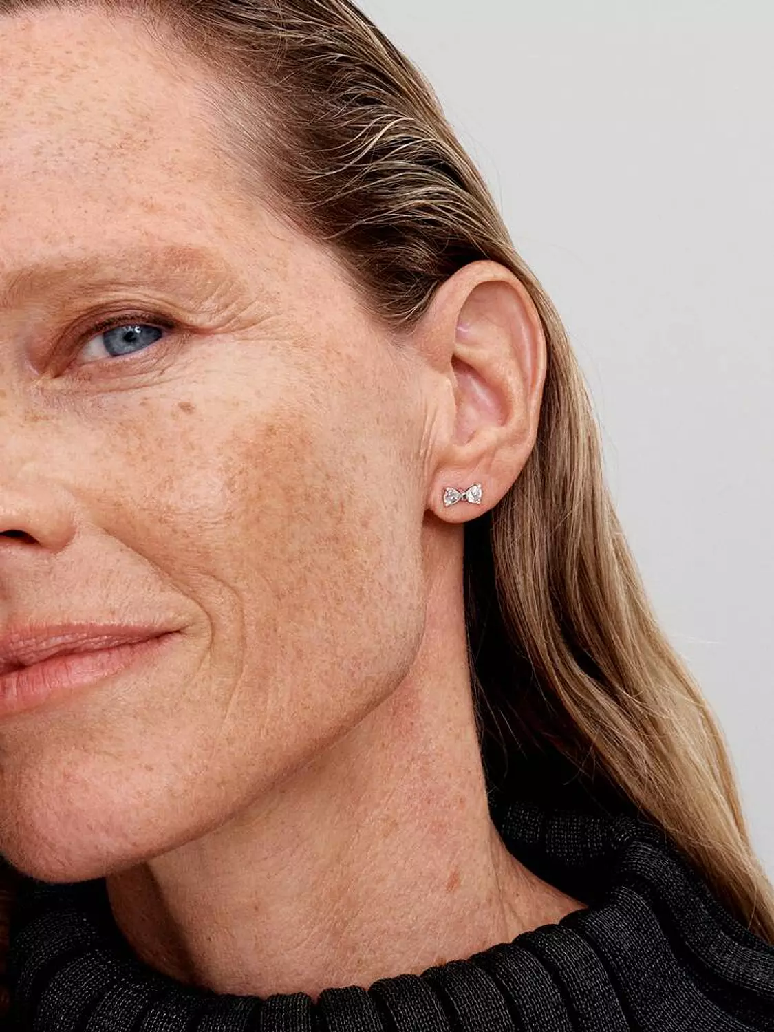 Sparkling Small Bow Stud Earrings 3