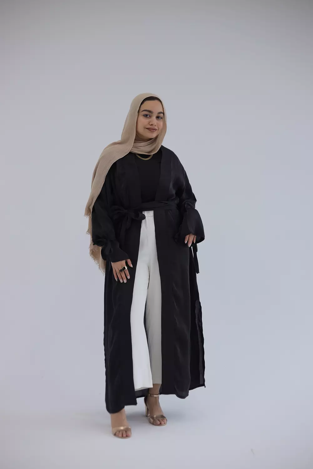 Black cardigan stan with a waistband 3