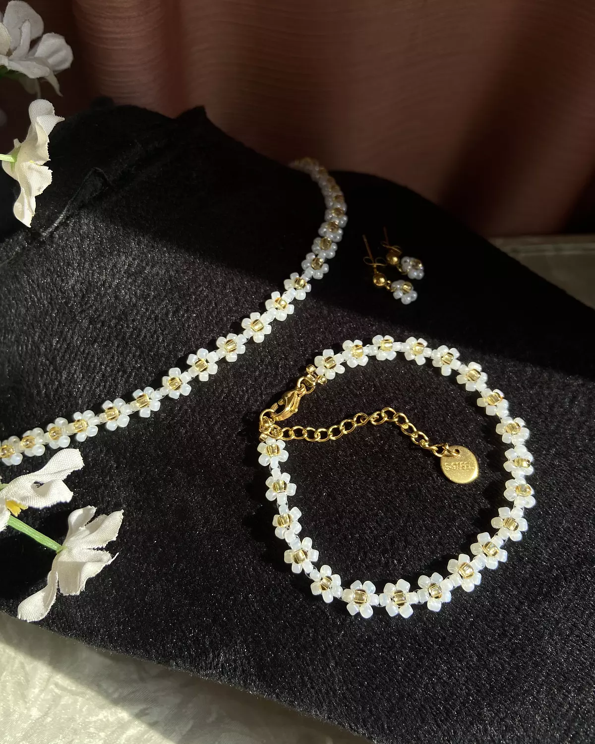 White flowers set ( earrings, bracelet and necklace) 4