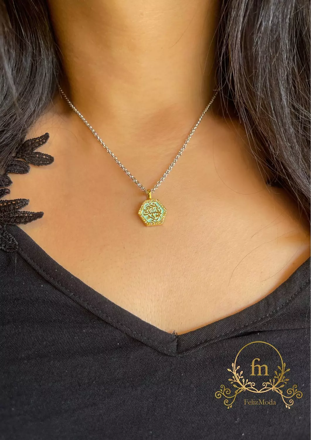 أحبى نفسك اولا Silver necklace with green pendant image