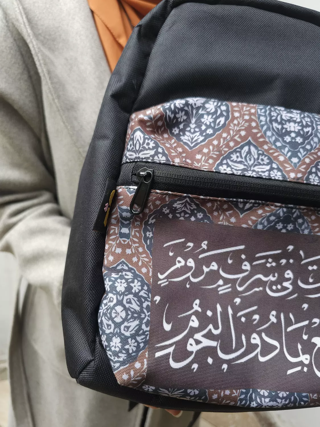 إذا غامرت في شرف مروم٢/شنطة  hover image