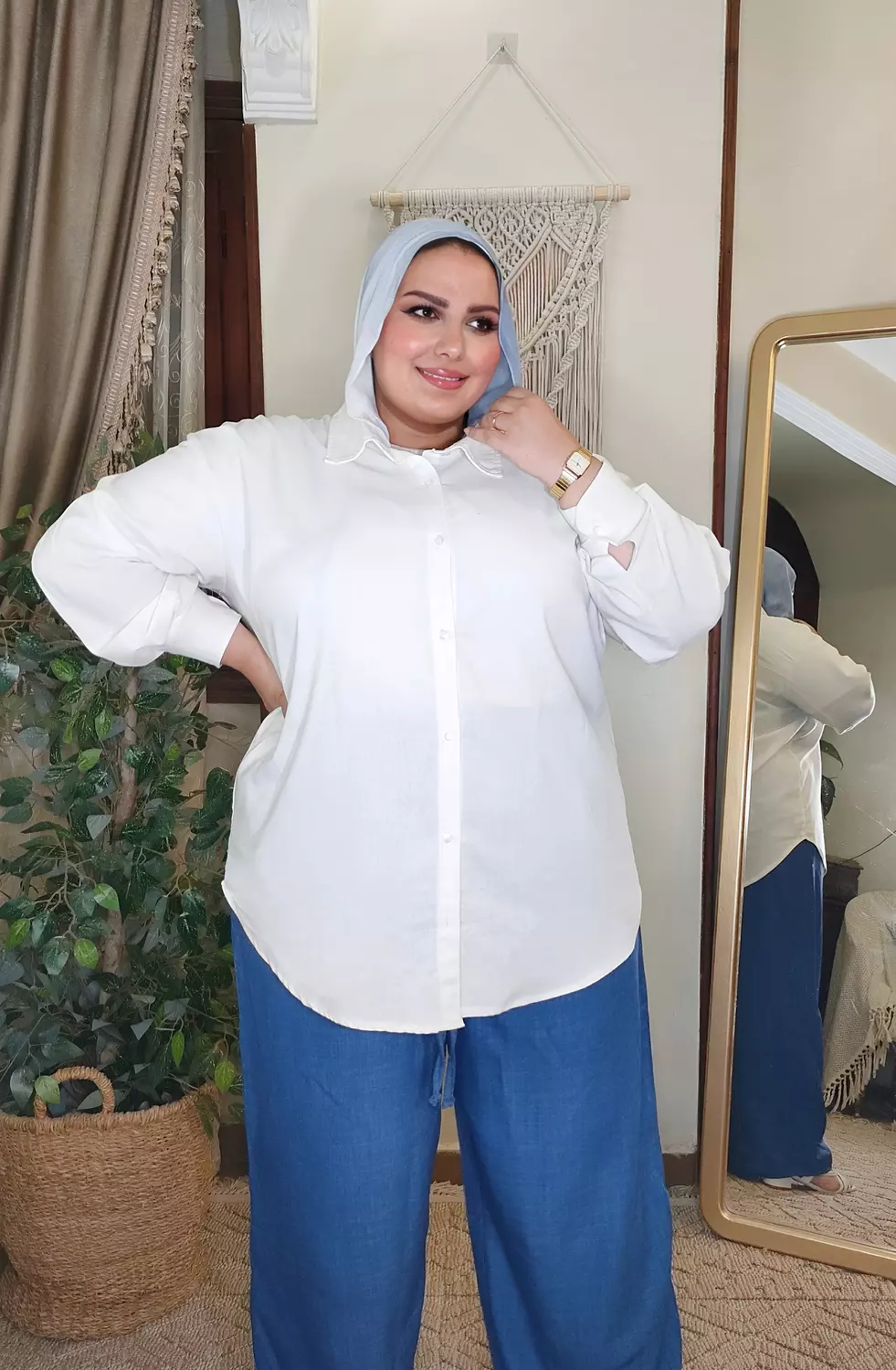 Your basic white shirt image