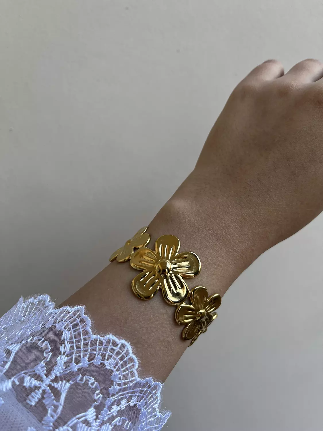A rose bracelet image