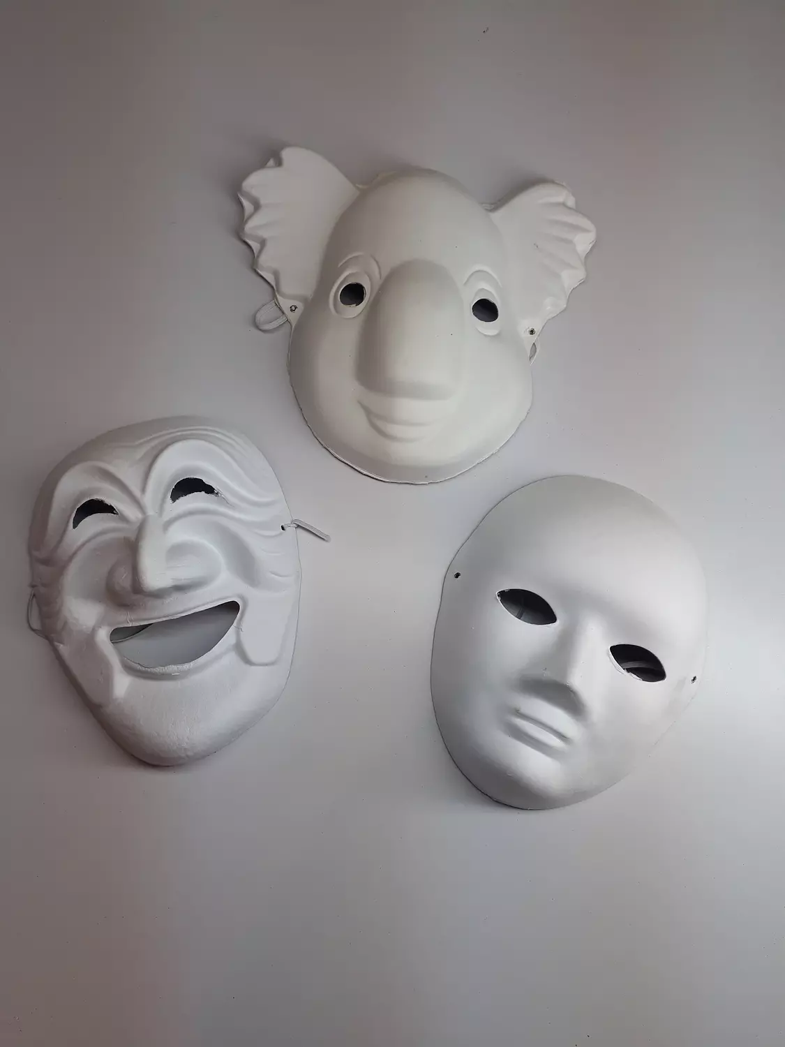 White mask coloring image