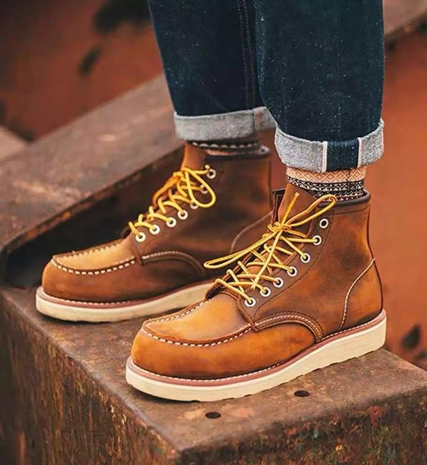 <p style="text-align: center"><br><strong>Red Wing</strong></p>