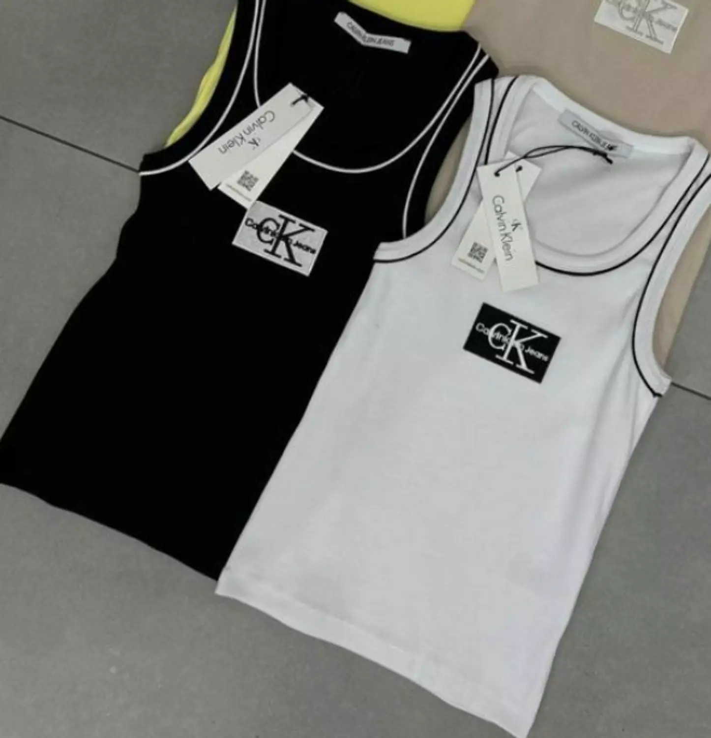 CK Basic Top hover image