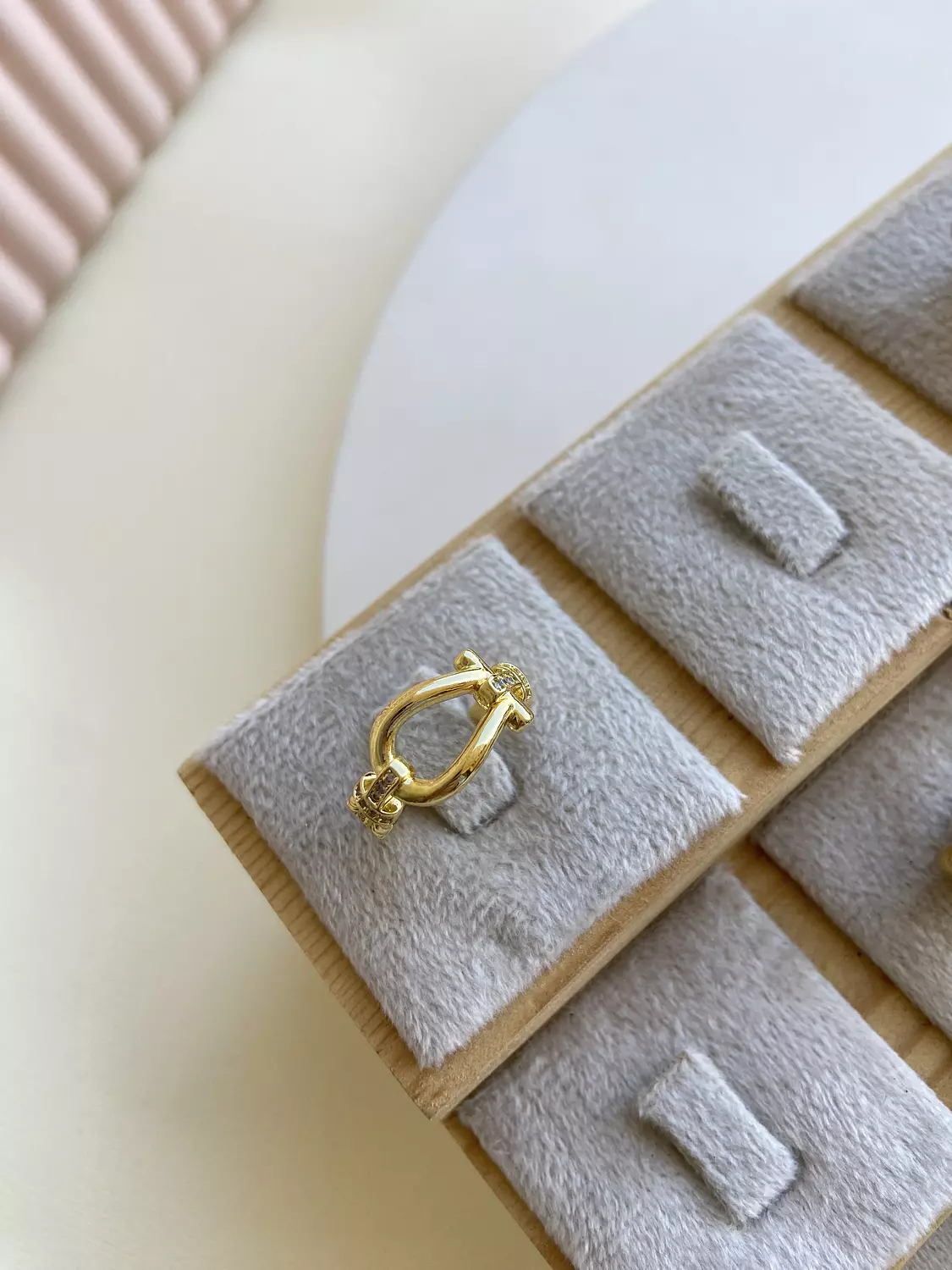 Gold ring image