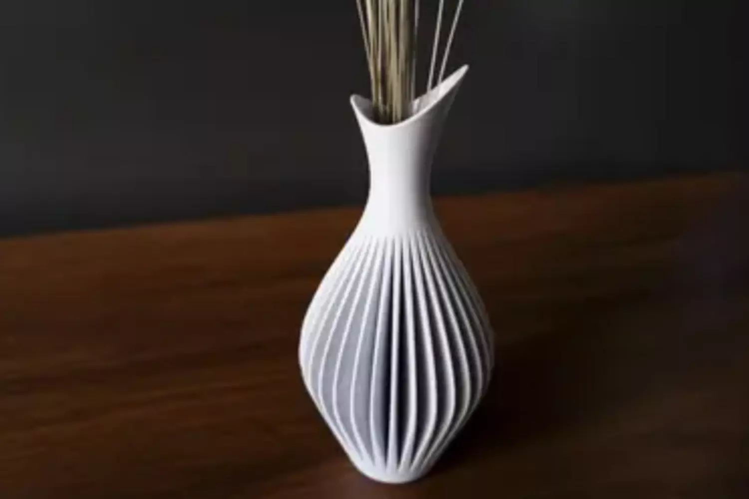 Wave vase hover image