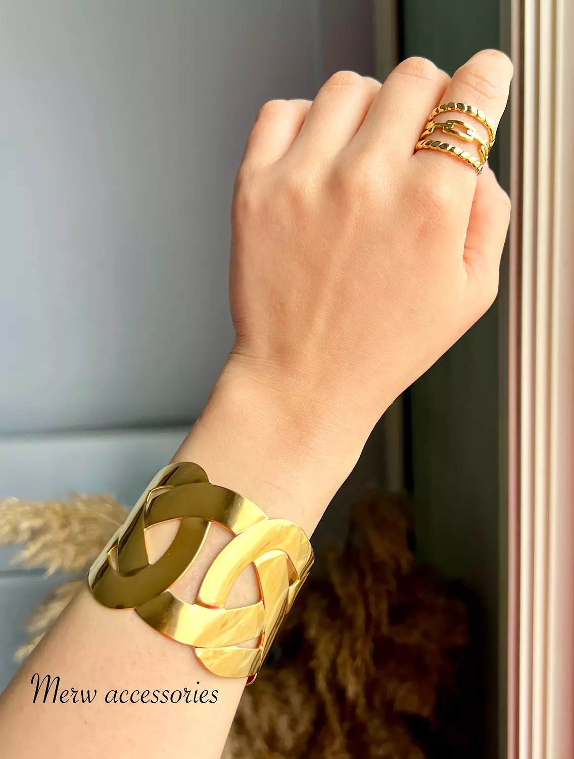 Wide bangle 3 image