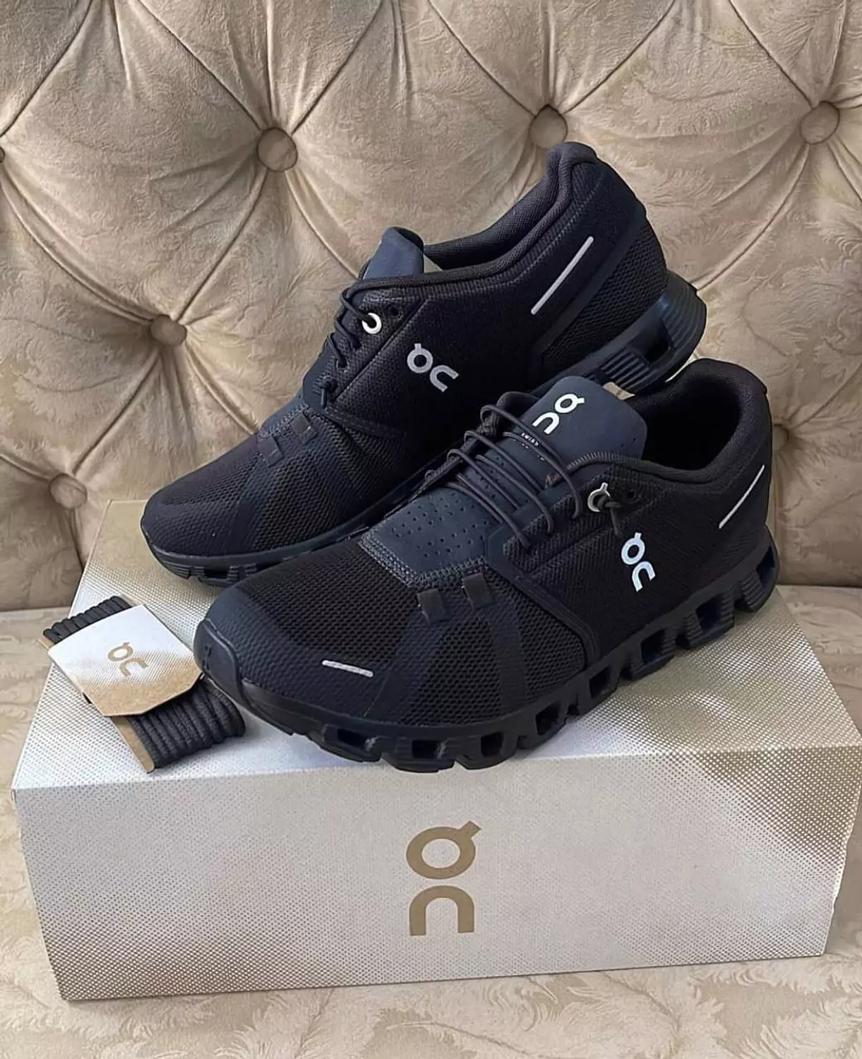 ON RUNNING CLOUD 5 ALL BLACK  2