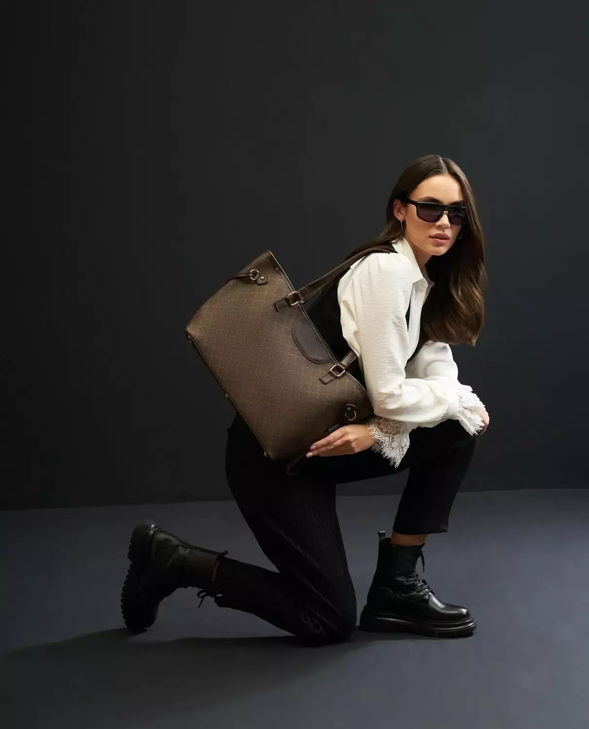 Brown shoulder bag with side strap  image
