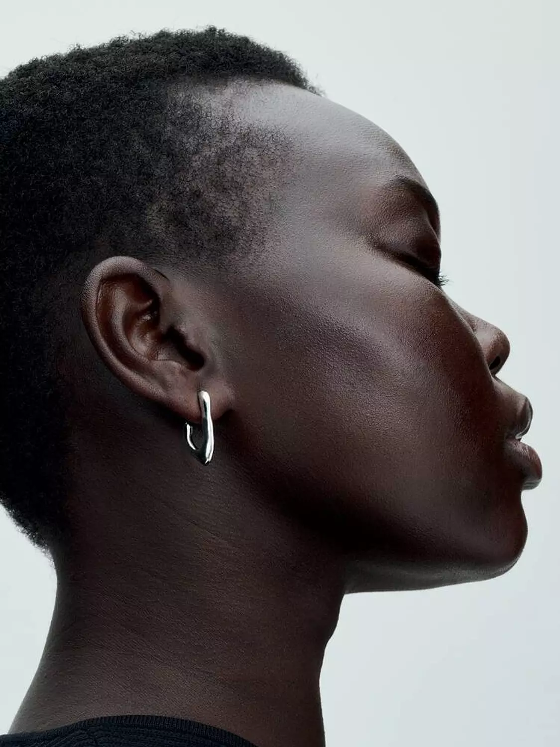 Organically V-shaped Open Hoop Earrings 3