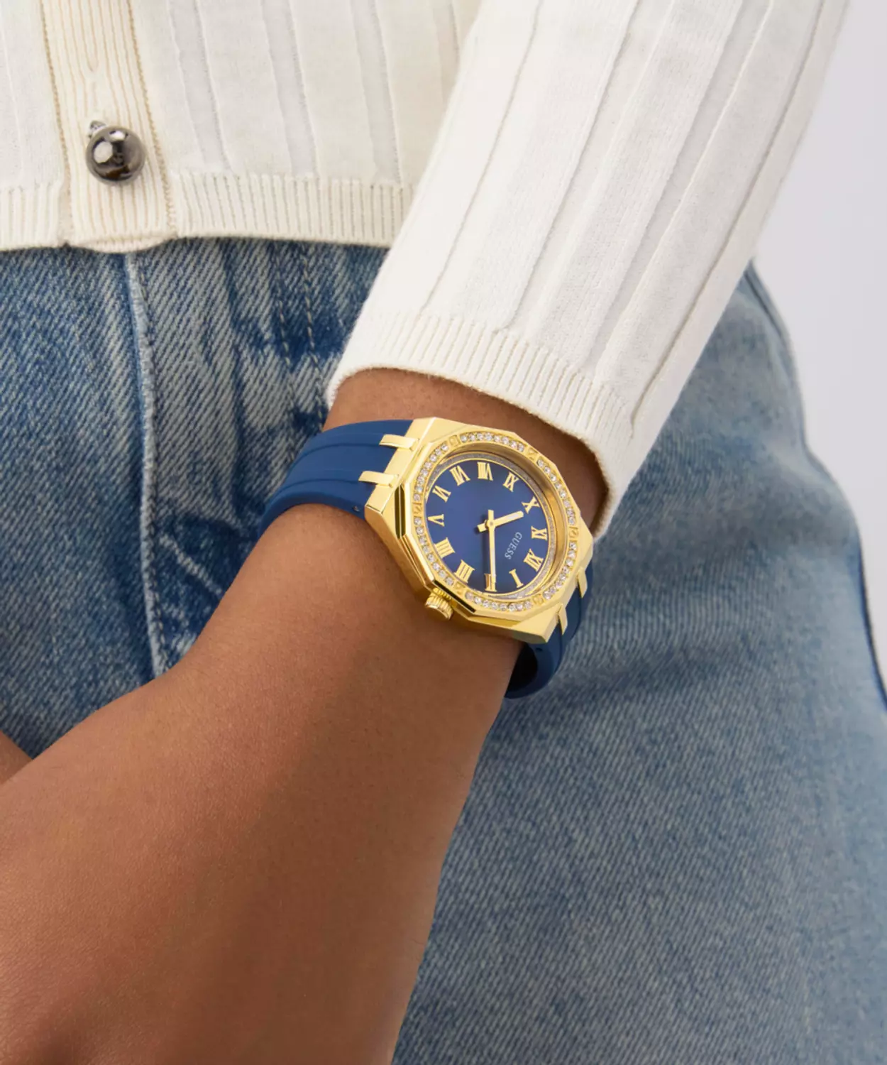 GUESS Ladies Blue Gold Tone Analog Watch 5