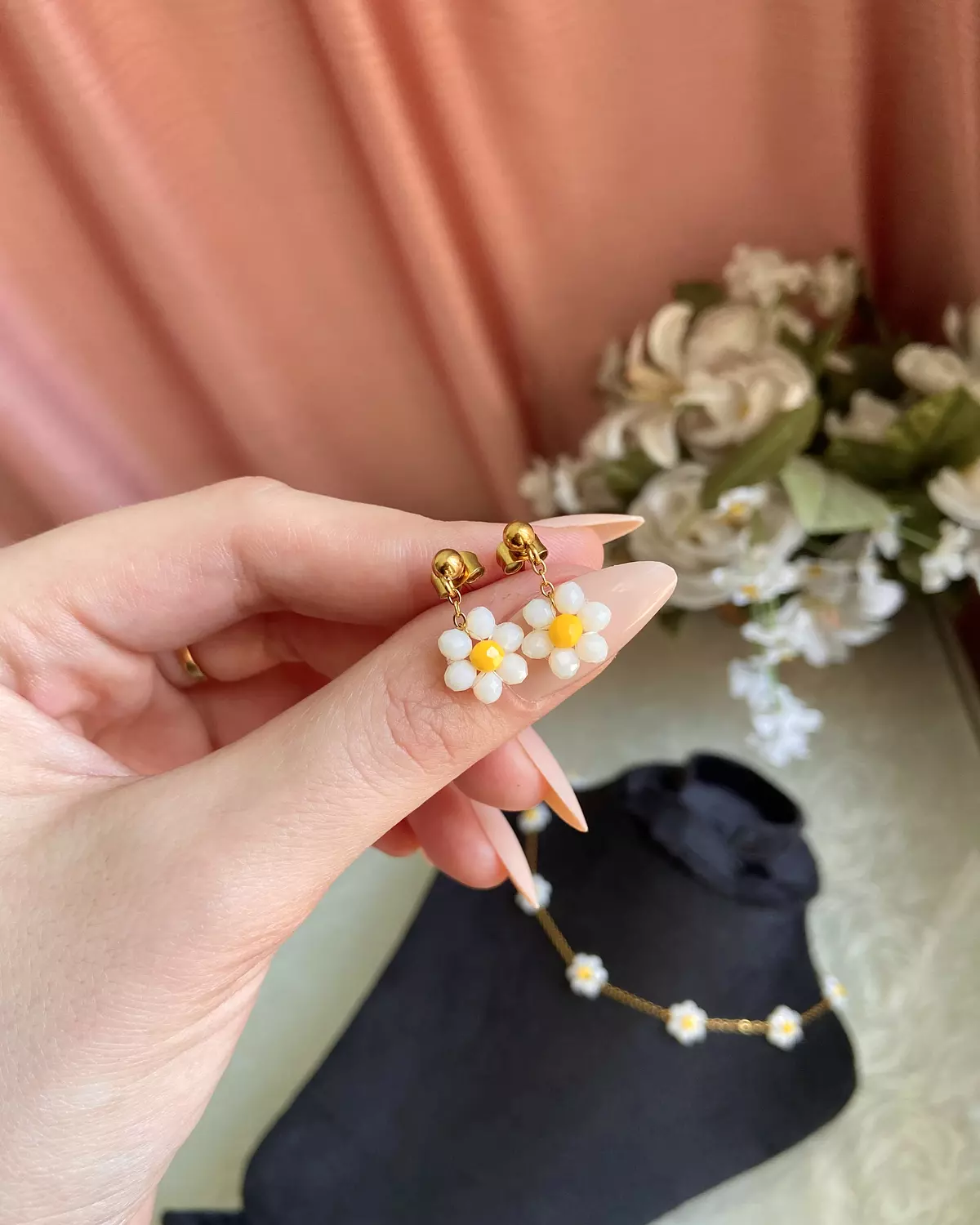 Daisy flower earrings  1