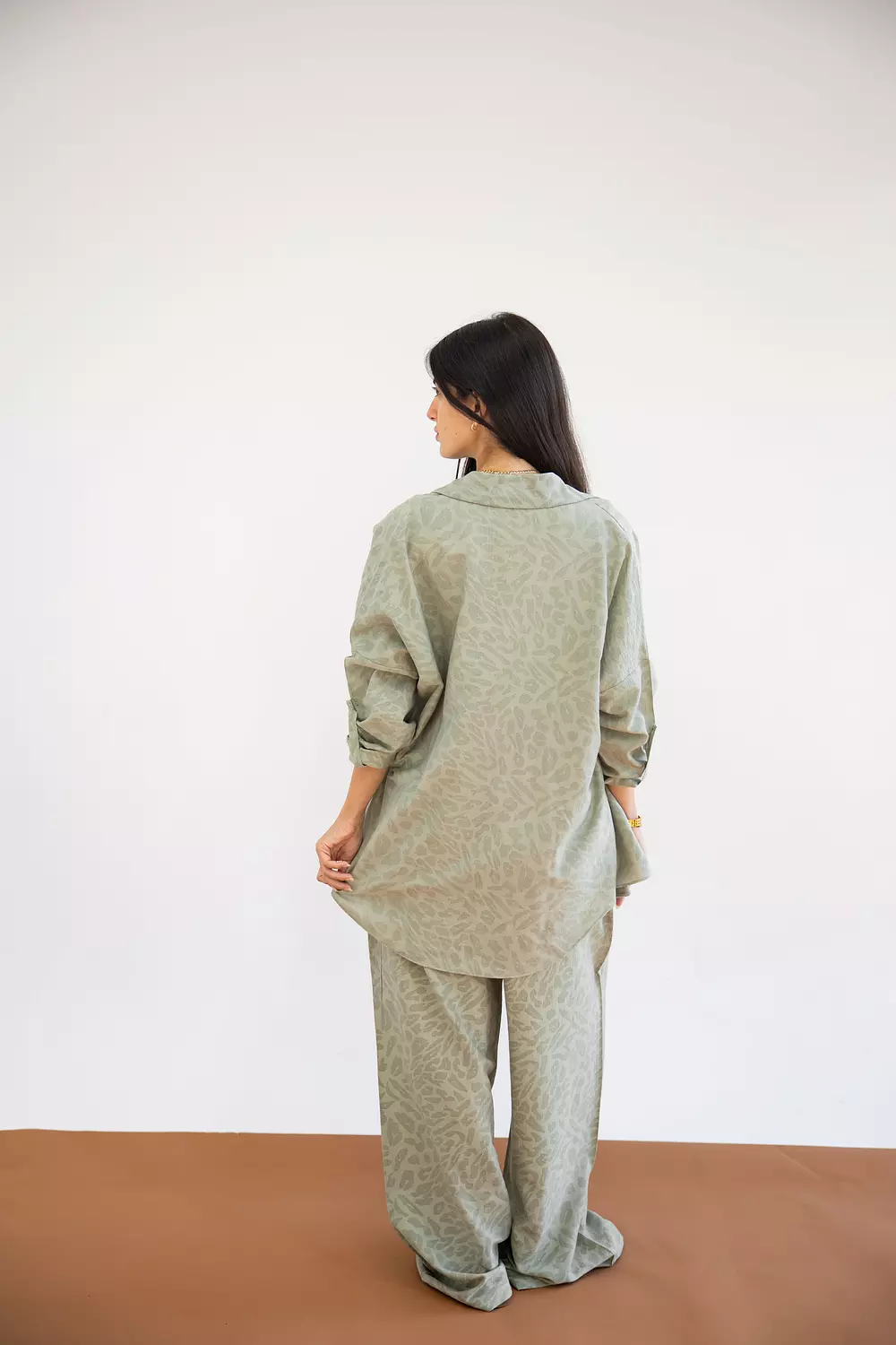 A Female Roar set in olive 3